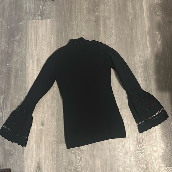 Black sweater - Picture 1 of 5